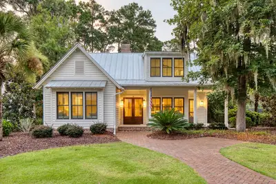 Image de Carolina Rose - Wilson Village 5 Bedroom Sophisticated Lowcountry Cottage