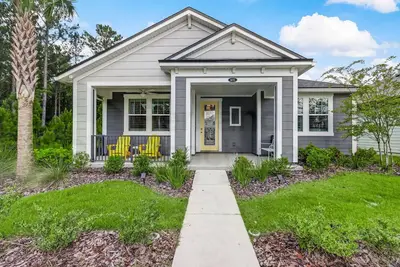 Image de Welcome to this charming property in the beautiful community of Wildlight!