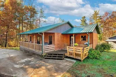 Image de Cardinal's Nest, Cozy Mountain Cabin, Close to Lake James, Pet Friendly!