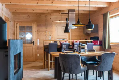 Image de Luxury design chalet category 1, 105sqm, 2 separate bedrooms, Swiss stone pine furniture