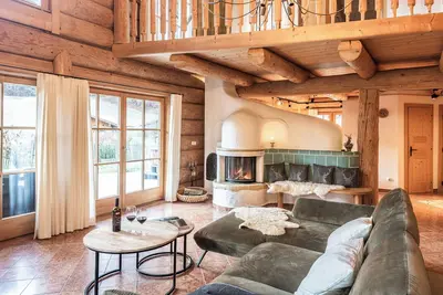 Image de Luxury chalet natural log cabin, 165sqm, 3 bedrooms, 2 bathrooms, fireplace, terrace with jacuzzi