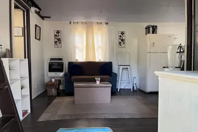 Image de Dew's Cabin is just 10 minutes from Fort Smith, Arkansas.