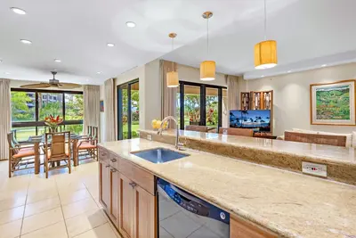 Image de Mrr Presents Kaanapali Alii 213 - Luxurious Ground Floor 3br Interior w/ Partial Ocean Views & Lawn Area. The Pools, Beach, and BBQs are Mere Steps Away!