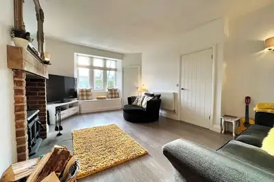 Image de 3 Bedrooms - 2 Bath Rooms - Dog Friendly - Parking