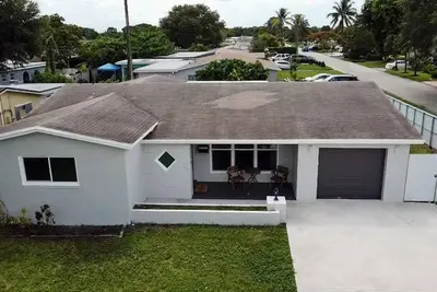 Image de 5 minutes to Sunlife stadium! ! ! Near beaches, completely remodeled.