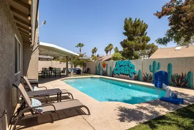Image de FoxTrotter | Scottsdale Pool Retreat | Sleeps 12