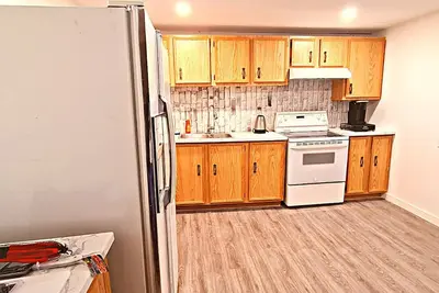 Image de 2 Bedrooms in Entire Home w/Free Parking Near to Hospital and Grocery Stores