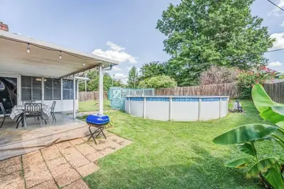 Image de Fenced Yard w\/ Pool! Comfy & Convenient in Cordova