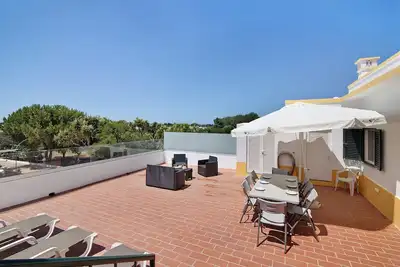 Image de Maison de vacances 'Quinta Alegre Tavira T3' avec piscine partagée, Wi-Fi et climatisation