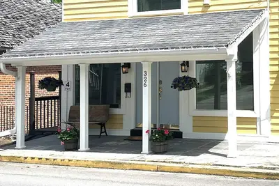 Image de Beautifully updated riverside 1840 cottage on the bourbon trail near Danville