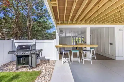 Image de Saltwater Pool, Outdoor Bar, & 5 Min Walk to Beach