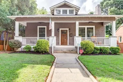 Image de Lovely Home & Guest Suite. Walk to City & Stadium.