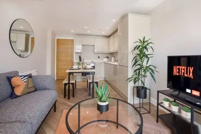 Image de The Crescent Court duplex apartment 5, Sleeps 4