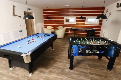 Image de Joli appartement pour 6 personnes avec bain à remous, Wifi, Tv et terrasse