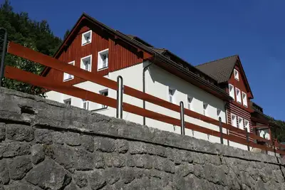Image de Confortable appartement pour 4 personnes avec bain à remous, Wifi et Tv