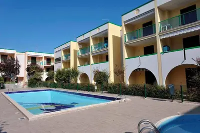 Appartement de vacances avec climatisation, balcon et piscine