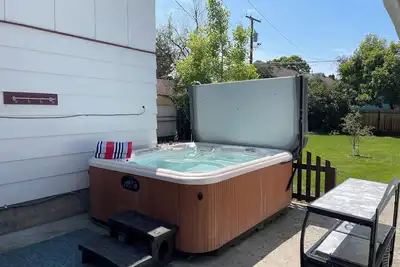 Image de Brown Trout Retreat - 30 day rental walking distance to downtown!