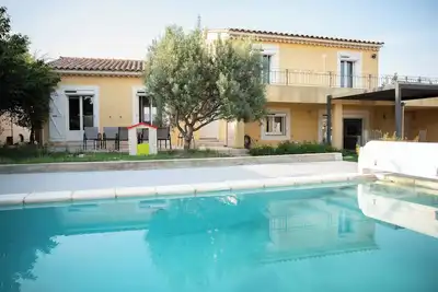 Image de Spacieuse villa climatisée tout confort, avec piscine, idéal pour les familles.