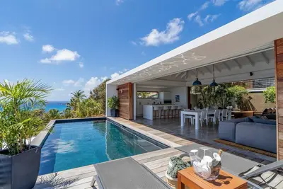Bayview Bliss (2\/3 Rooms)