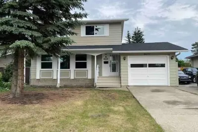 Image de 4 Bedroom House. Walk to West Edmonton Mall