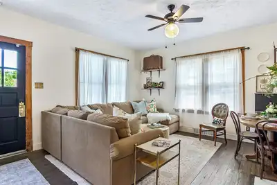 Image de Charming Edwardsville Home: Walk to Downtown!
