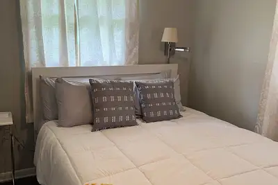 Image de Cozy Bristol Jungalow Apartment- 2 blocks from King College - 2 bd/1 bath