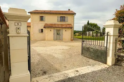 Image de Maison très bien équipée pour 9 près d'Aubeterre