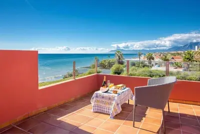 Image de Any closer to the sea & you'd be in it