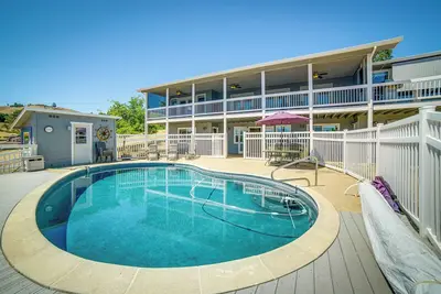 Image de Lakeport Home w/ Stunning Lake & Mountain Views