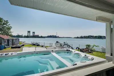 Image de Weymouth Waterfront Getaway w/ Swim Spa & Hot Tub