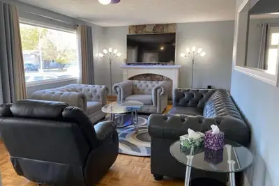 Image de 3 bedroom Bungalow, walk to West Edmonton Mall