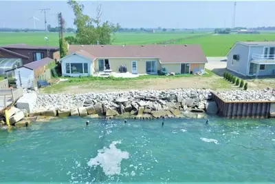 Image de Charming Erie Water Front Cottage! !