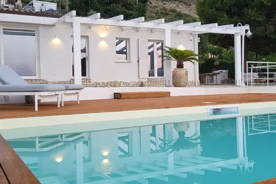 Image de Villa Ballerina Bianca avec piscine priveè