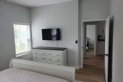 Image de Centrally located, 3 bedroom, 2 bath oasis steps from Valparaiso University
