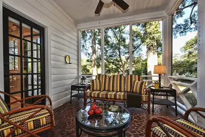 Image de The Home Collection - 600 Hermitage Road