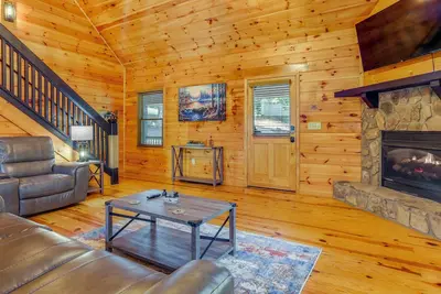 Image de Ellijay Cabin Rental w\/ Hot Tub & Resort Amenities