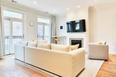 Image de Beautiful Downtown 3br with Free Parking