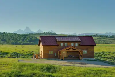 Image de 23 Mi to Targhee Skiing: Felt Cabin w/ Hot Tub!