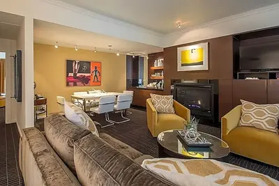 Image de Explore Portland's Best! Lavish Suite with Spacious Living Room, Pet-friendly!