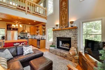 Image de Spacious Georgia Escape w/ Fireplace, Deck & Grill