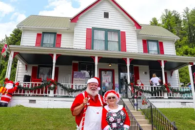 Image de One of a kind Christmas year round in downtown Dillsboro