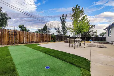 Image de King Ski Luxury Tahoe Retreat in Carson City Fireplaces Foosball