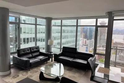 Image de L'hermitage Residence 3 bdrm+den, 2 bath downtown