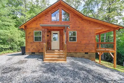 Image de Private Murphy Cabin Rental with Wraparound Porch!