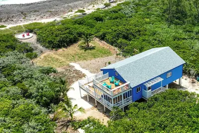 Image de Oceanfront Cobalt Cottage- rooftop deck, generator, slide, & daybed swing!