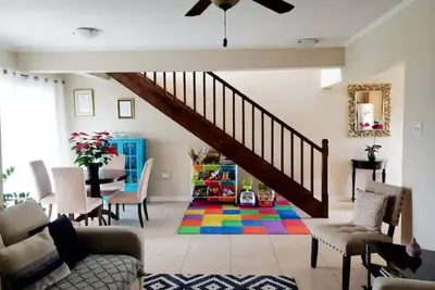 Image de Family friendly 2 bedroom Penthouse apartment\n