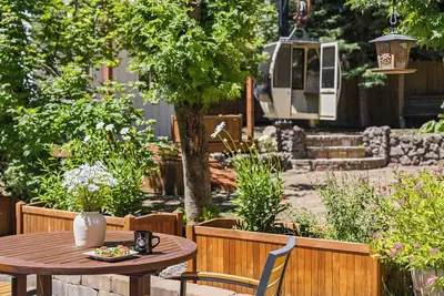 Image de Cozy Getaway | 2 King Suites, Hot Tub, Fireplace, Near Tahoe Ski Resorts
