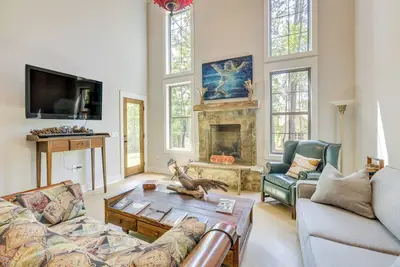 Image de Charming Eclectic Vacation Rental w/ Beach Access!