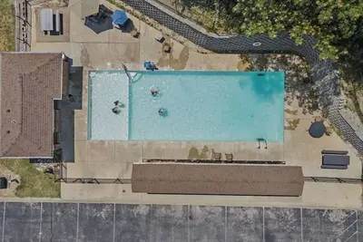 Image de Farmhouse Style in Branson's Heart!