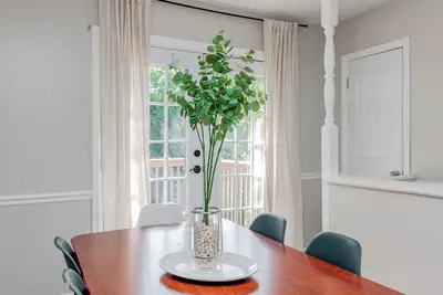 Image de Dual-Family Retreat Sunlit Haven